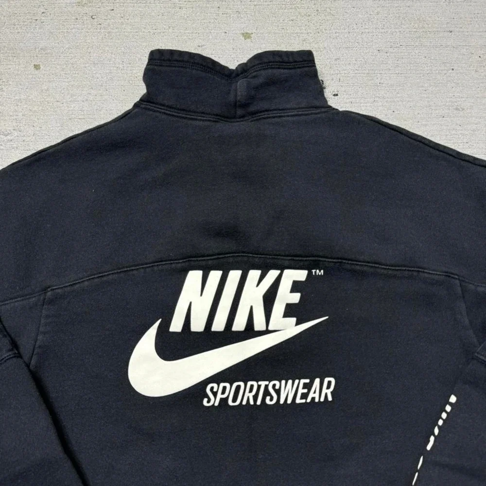Nike sportswear quarter